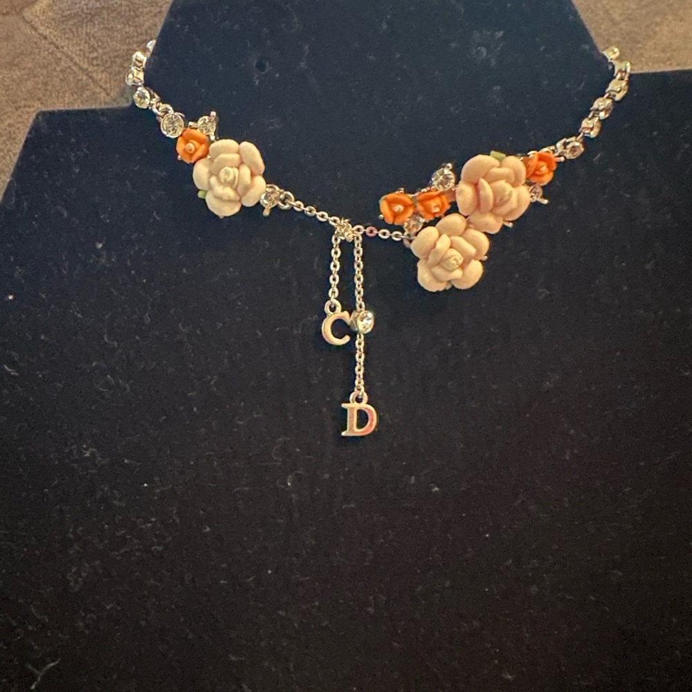 🔥EUC Christian Dior floral bracelet approximately 8” no￼stones missing +box🔥 - Picture 11 of 11